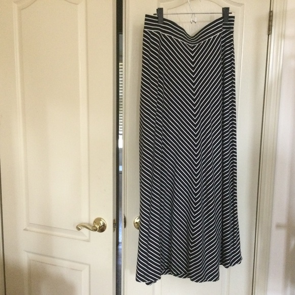 Lands End a-line black & white striped maxi skirt, size medium. Cotton blend - Picture 1 of 5